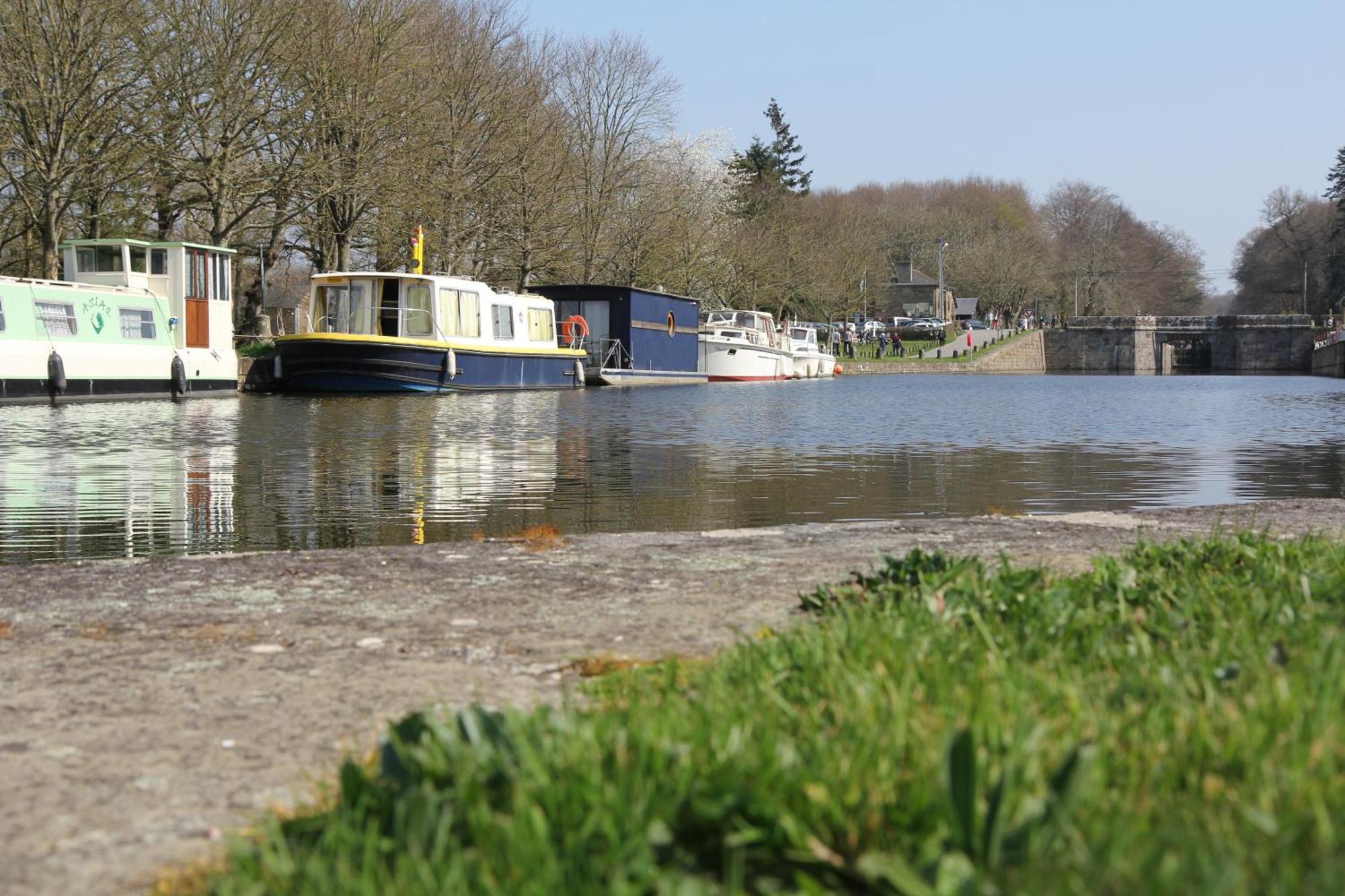 Ille Flottante, Maison Eclusiere Et Hebergements Insolites Sur Le Canal Hede-Bazouges Экстерьер фото